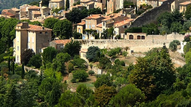 southern-france-7-amazing-perched-villages-in-provence-to-visit-this-summer