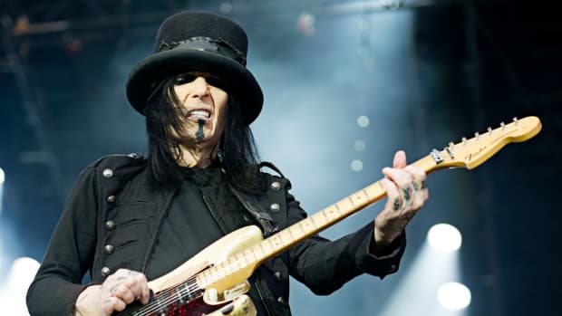 mick-mars-and-the-fender-stratocaster