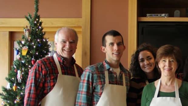 make-matching-aprons-to-commemorate-an-event