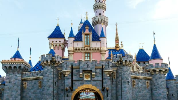 how-to-get-unlimited-fast-passes-in-disneyland-anaheim-ca