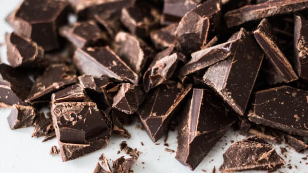 eating-dark-chocolate-and-its-effects-on-the-brain