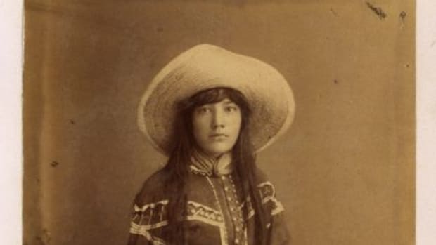 clothing-of-women-in-the-historic-american-west