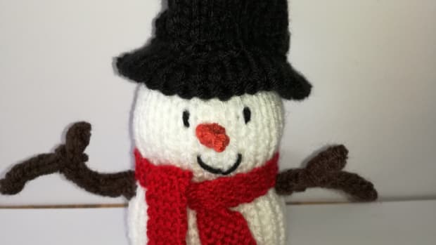 how-to-knit-a-snowman-doll-with-pattern