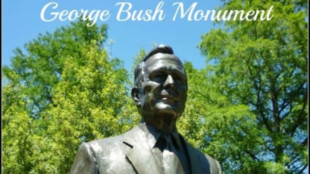 george-hw-bush-monument-in-sesquicentennial-park-houston