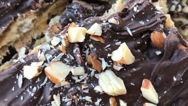 millionaire-cracker-candy-recipe-saltine-toffee-candy-with-chocolate