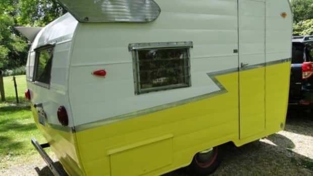 vintage-shasta-compact-travel-trailer