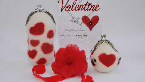 creative-valentines-gifts-for-herwet-feltedneedle-felted