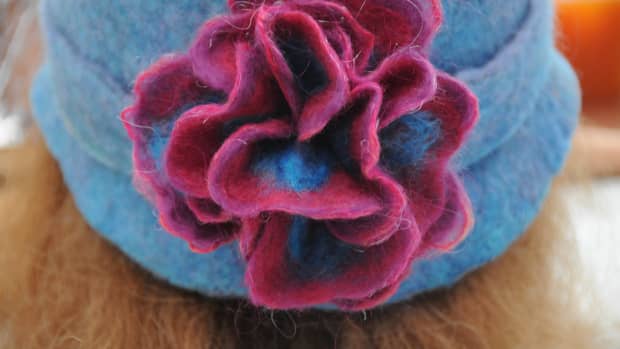 how-to-make-a-delicate-4d-wet-felted-flower-a-free-tutorial