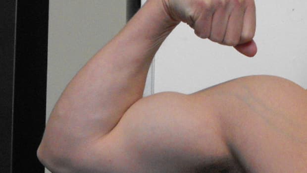 large-biceps-exercises-to-build-bigger-biceps-without-using-weights