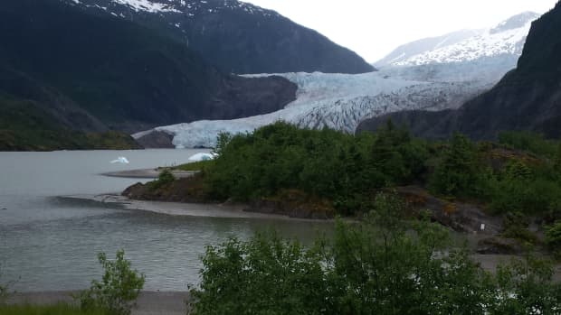 mendenhall-glacier-southeast-alaskas-great-wonder
