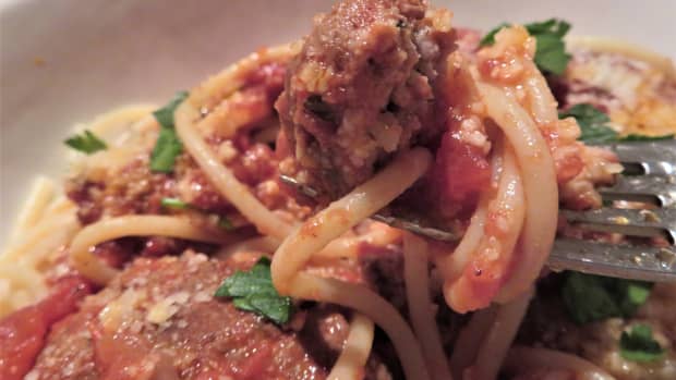 homemade-meatballs-and-spaghetti-sauce-recipe-sure-to-please-family-and-guests