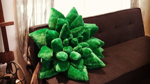 step-by-step-tutorial-on-how-to-make-giant-succulent-pillows