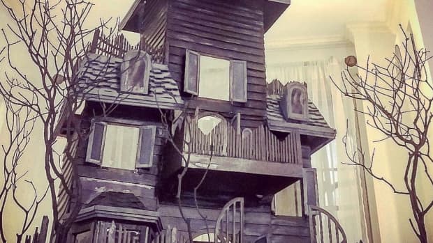 haunted-doll-house