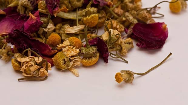 how-to-make-your-own-herbal-bath-sachets-and-teas