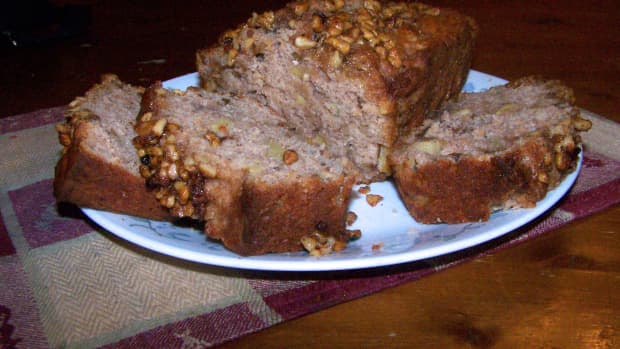 samhain-recipe-apple-walnut-bread-with-sweet-walnut-crumble-topping