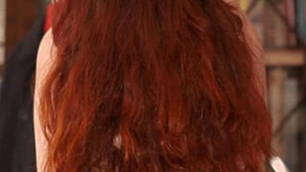 Henna red does not fade like traditional red hair dyes.