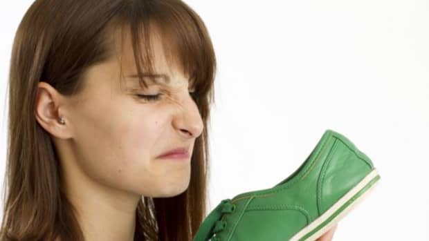 how-to-remove-bad-smell-from-your-shoes