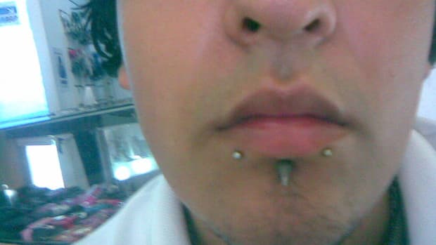 labret-piercing-types-aftercare-healing-infections-and-pain-and-jewelry