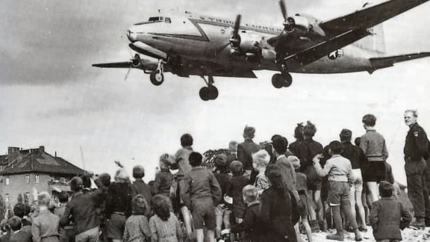 cold-war-history-gail-halvorsen-uncle-wiggly-wings-the-berlin-candy-bomber