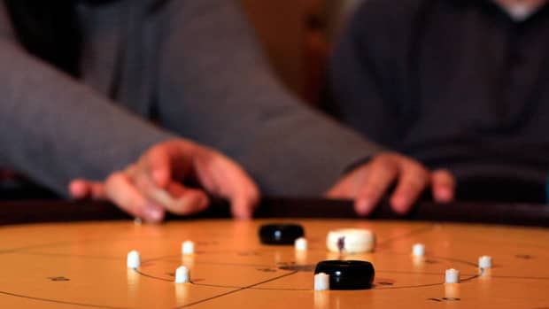 why-crokenole-is-the-best-party-game