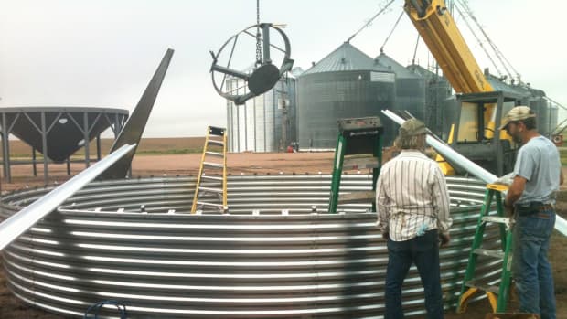 erecting-a-new-grain-bin-building-the-first-ring-of-sheets-an-illustrated-guide