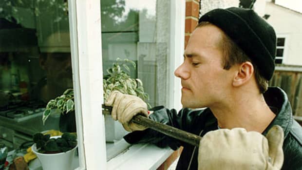 home-alarm-systems-home-security-an-intruder-deterrent
