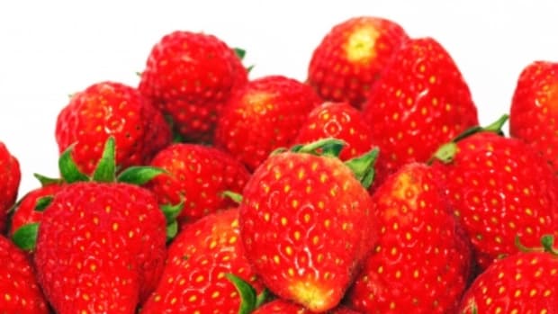 how-to-make-strawberry-scented-beauty-and-cosmetic-products