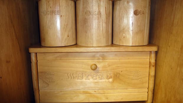 great-wooden-breadbins-for-kitchens