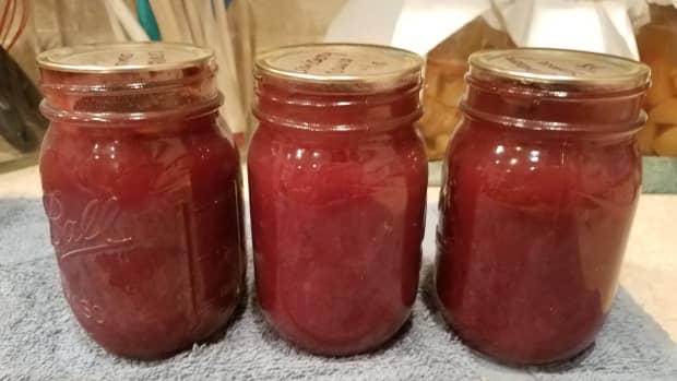 making-fresh-cranberry-sauce-and-canning-it