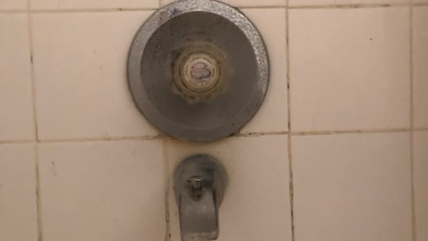 Replace A Single Handle Bathtub Faucet, How To Remove Old Bathtub Faucet Handle