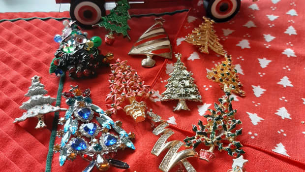 how-to-collect-antique-and-vintage-christmas-jewelry