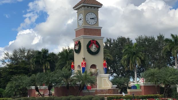 christmas-time-in-florida-a-pantoum-poem-of-paradise-holiday-cheer