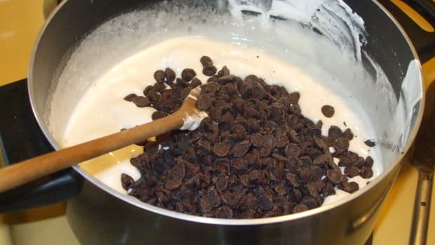 easy-chocolate-walnut-fudge-recipe
