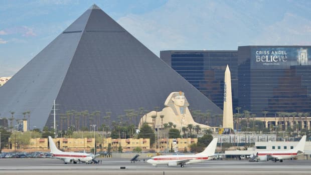 why-you-should-walk-from-mccarran-international-airport-to-the-las-vegas-strip