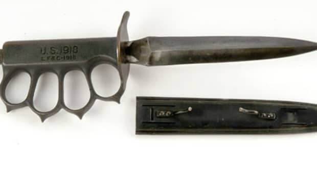 trench-knives-are-the-oddest-bladed-weapon-in-modern-warfare