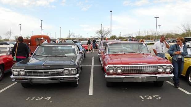 -arizona-classic-vintage-cars-for-sale-attract-huge-crowds