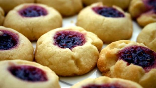 raspberry thumbprint butter cookies