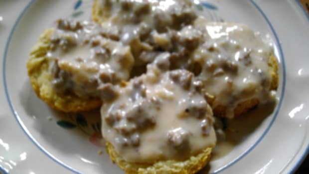 simple-but-yummy-biscuits-and-gravy