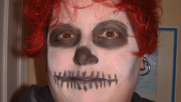 My 5-minute, Day of the Dead skull face makeup from 2009