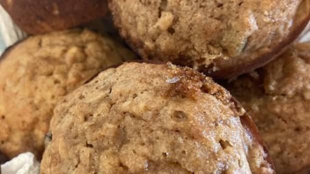 delicious-oatmeal-raisin-muffins