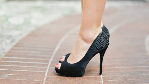 does-wearing-high-heeled-shoes-cause-mortons-neuroma