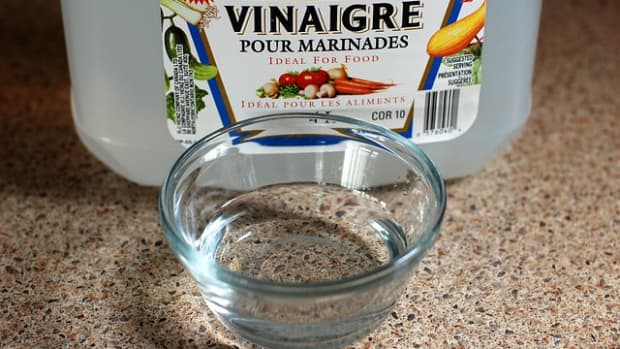 home-remedy-distilled-white-vinegar