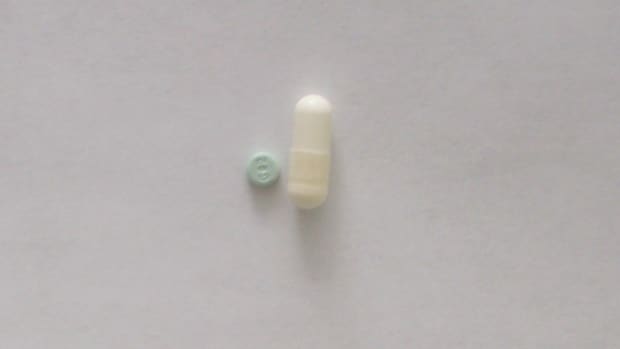 A Lovastatin anti-cholesterol pill and a niacin capsule
