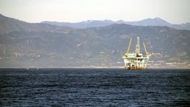An offshore oil rig off the coast of Santa Barbara (photo courtesy of web_guy94301 on flickr)