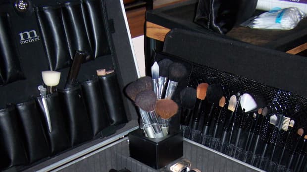 how-to-put-a-makeup-artist-kit-together