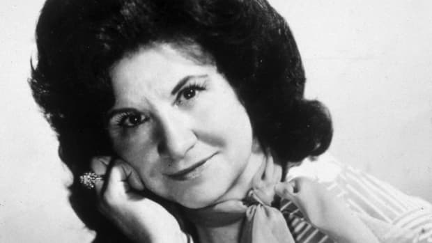 the-life-of-one-classy-lady-kitty-wells-the-undisputed-queen-of-country-music