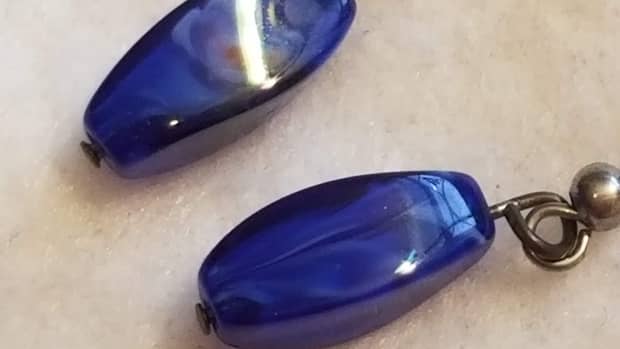 how-to-make-simple-rectangular-dark-blue-glass-swirl-earrings