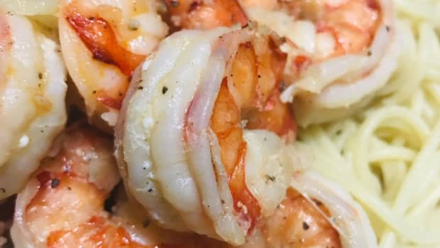shrimp-scampi-over-spaghetti