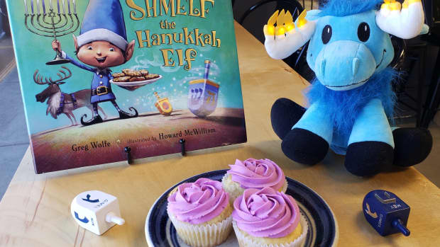 shmelf-the-hanukkah-elf-book-and-chocolate-peppermint-cupcake-recipe