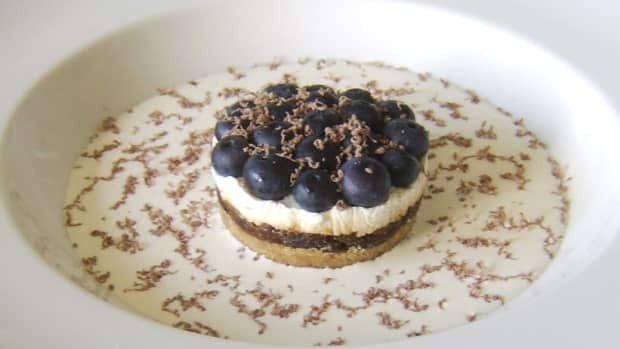 blueberry-and-christmas-pudding-mini-cheesecakes